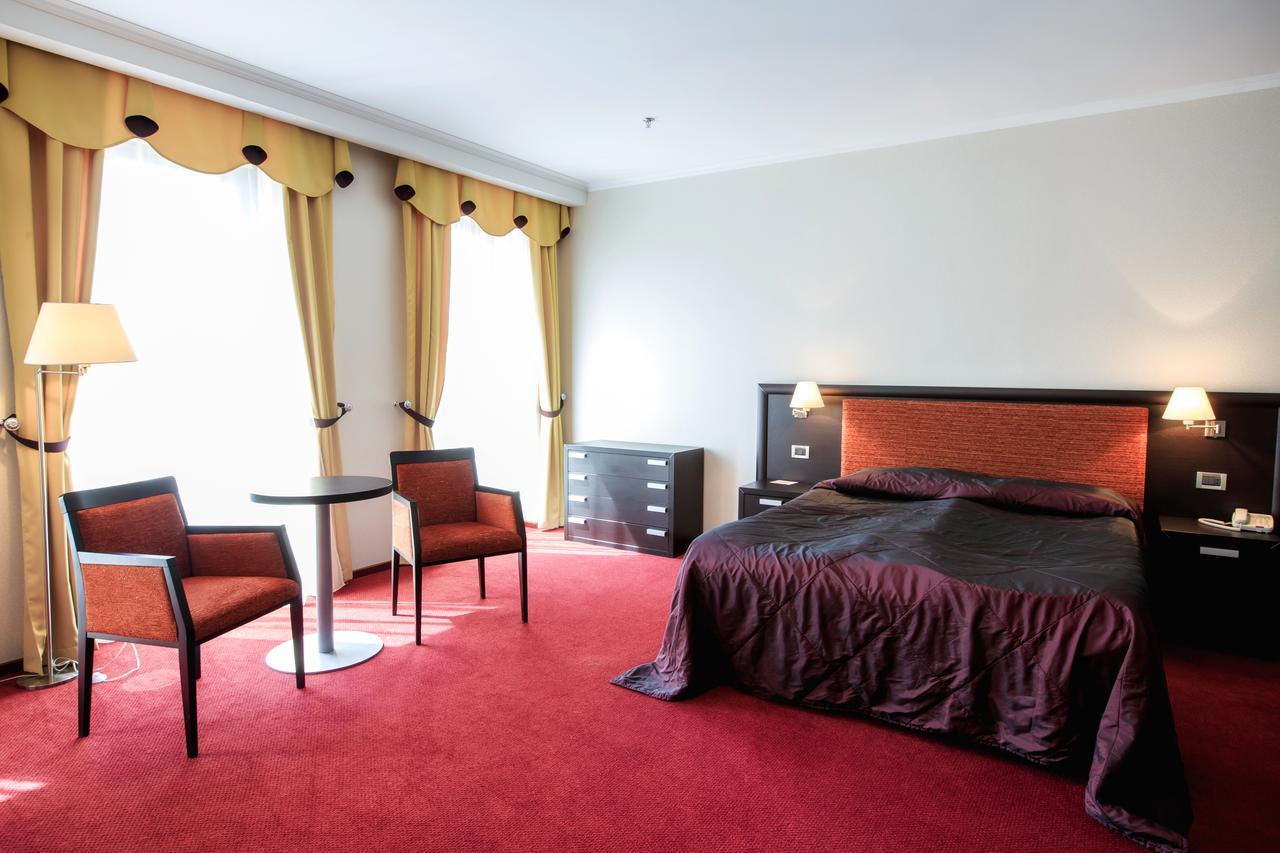 Menorah Hotel Ντνιπροπετρόφσκ Εξωτερικό φωτογραφία
